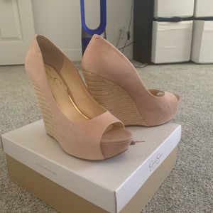Jussi a Simpson Blush Wedges